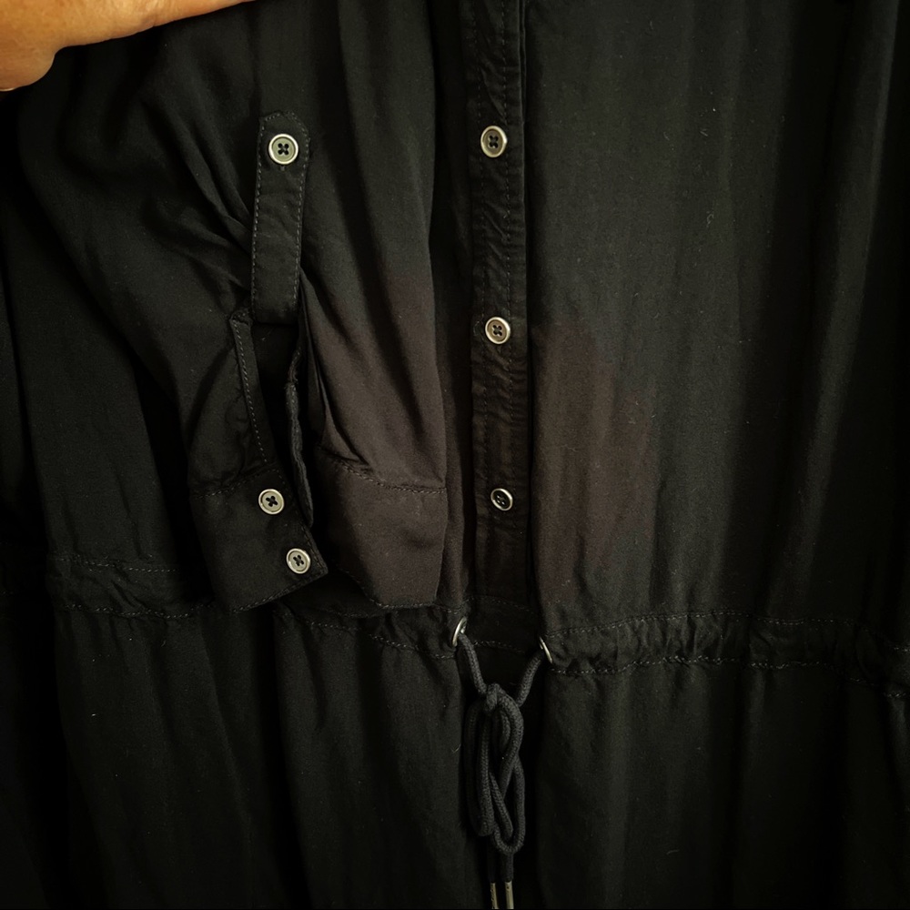 AVENUE Black, long length, Light weight, three-quarter sleeve in great cond
